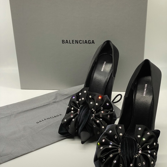 BALENCIAGA Velvet Crystal Bow heels - Picture 15 of 15